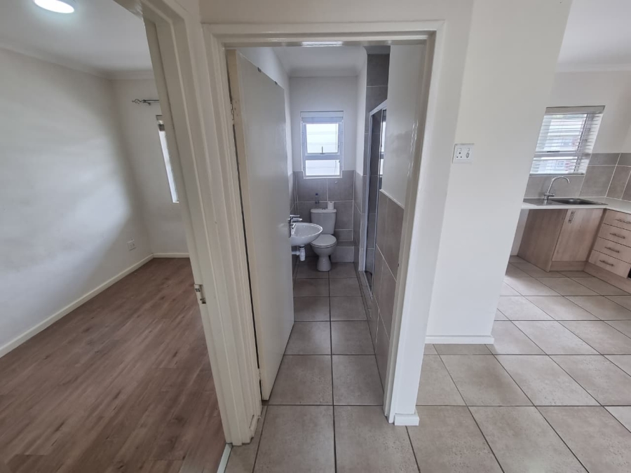 To Let 2 Bedroom Property for Rent in Wetton Western Cape